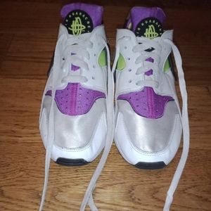 Women Nike Huarache Sneakers
